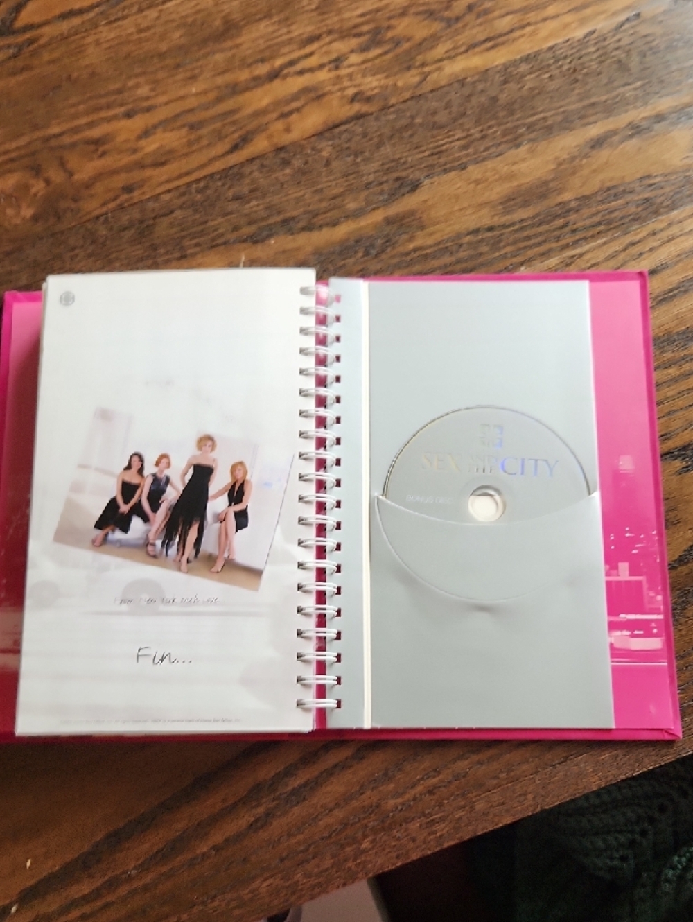 Sex and the City Complete Series Pink Box Set - Picture 8 of 9